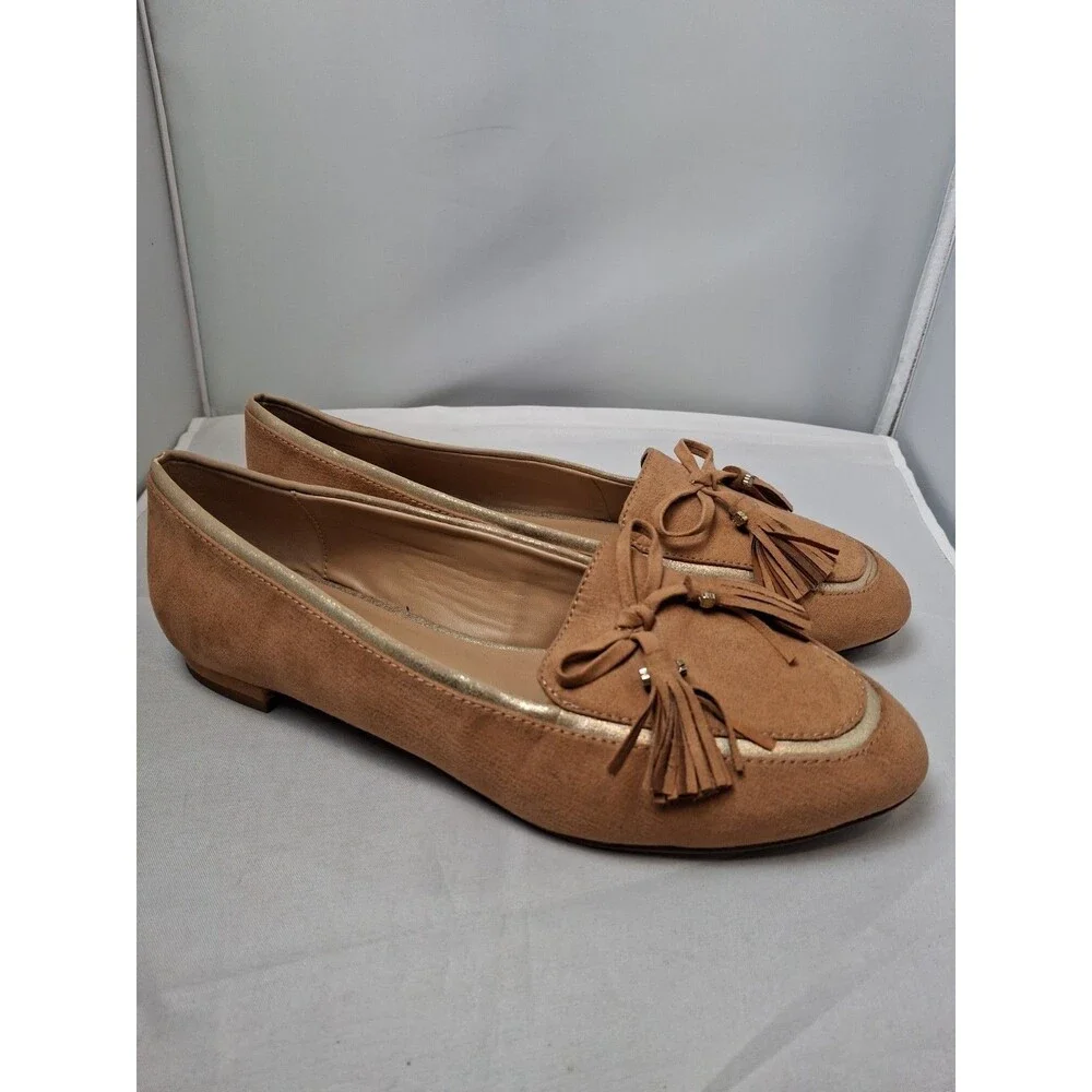 CROWN & IVY Women's Tassel Loafers Flats Tan Suede Gold Trim Slip On Size 8 M